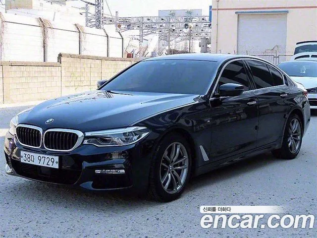 BMW 5-Series 2018 thumb 11