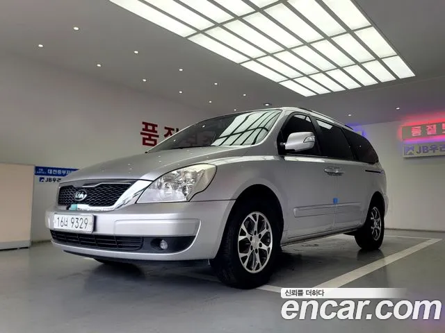 Kia Carnival 2012 thumb 2