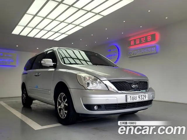 Kia Carnival 2012 thumb 3