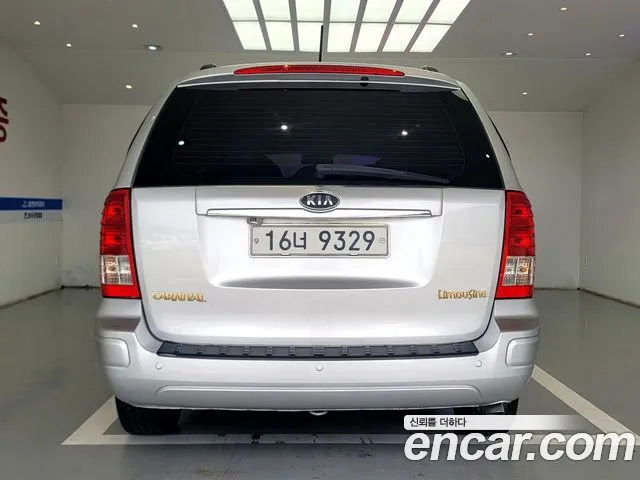 Kia Carnival 2012 thumb 4