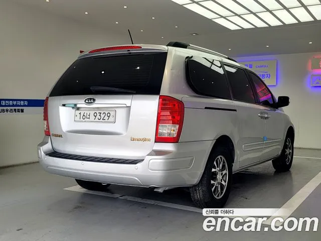 Kia Carnival 2012 thumb 5