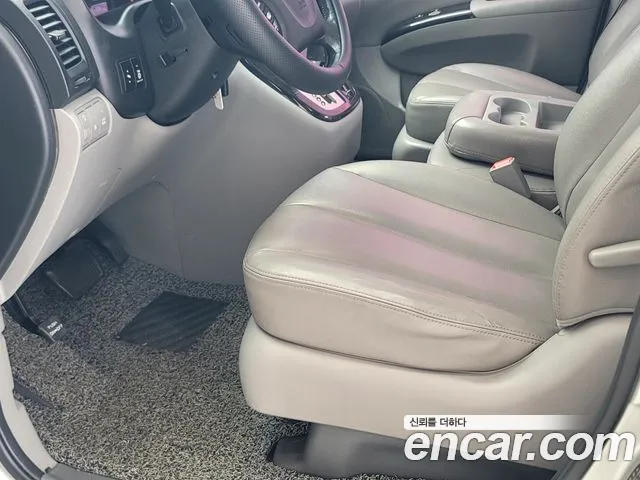 Kia Carnival 2012 thumb 7