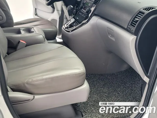 Kia Carnival 2012 thumb 9
