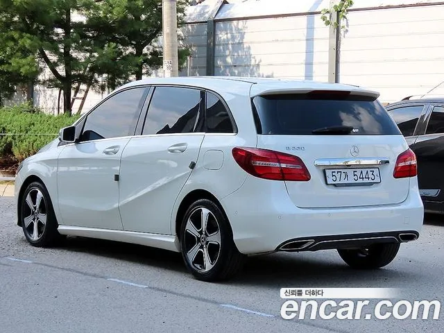Mercedes-Benz B-Class 2018 thumb 2