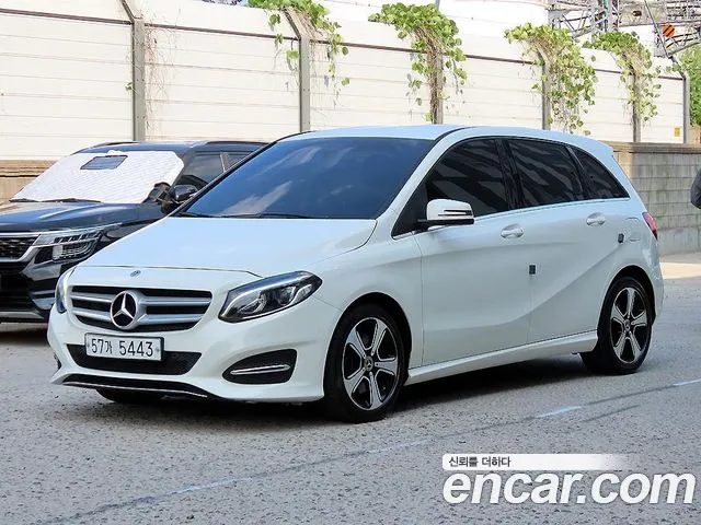 Mercedes-Benz B-Class 2018 thumb 11