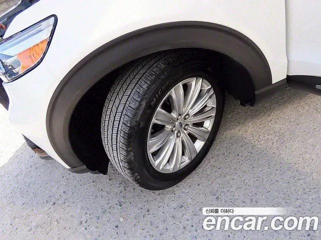 Ford Explorer 2020 thumb 5