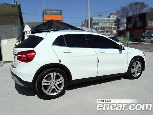 Mercedes-Benz GLA 2016 thumb 2