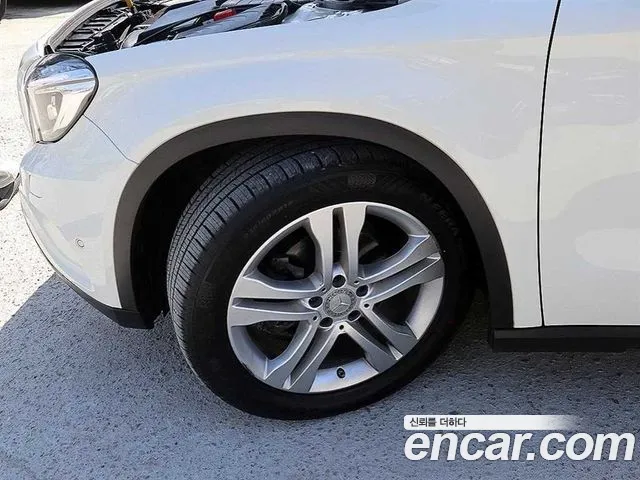 Mercedes-Benz GLA 2016 thumb 5