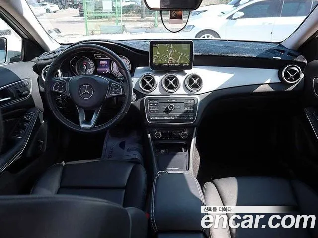 Mercedes-Benz GLA 2016 thumb 7