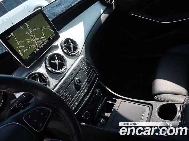 Mercedes-Benz GLA 2016 thumb 9