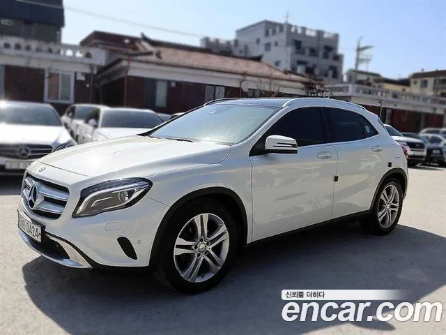 Mercedes-Benz GLA 2016 thumb 12