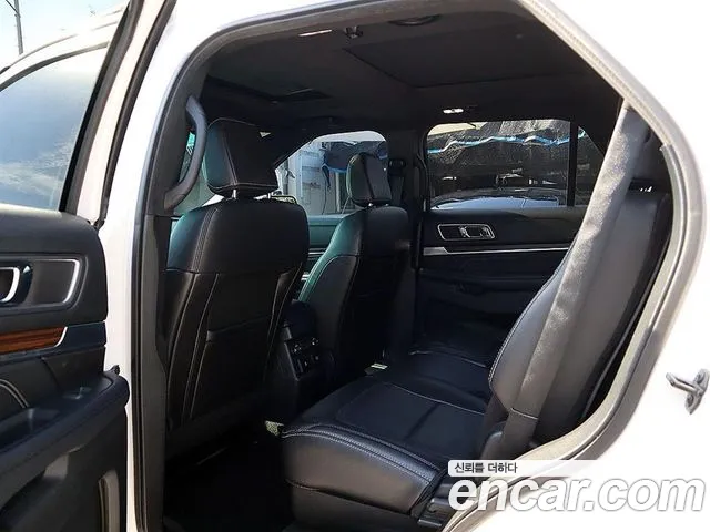 Ford Explorer 2018 thumb 10