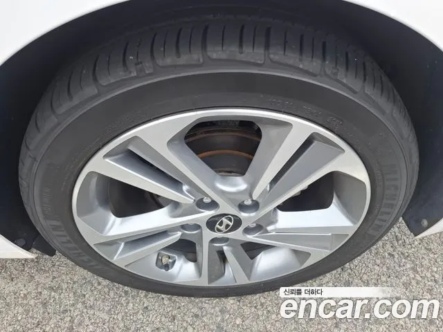 Hyundai Avante 2017 thumb 5