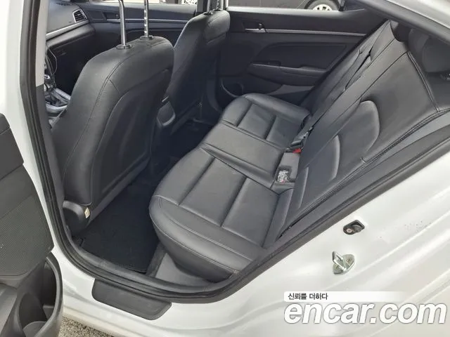Hyundai Avante 2017 thumb 10