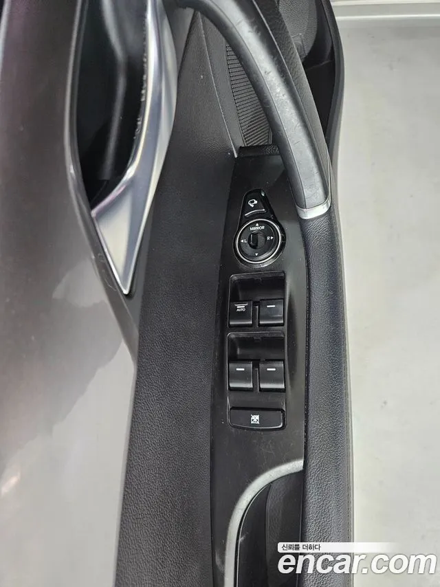 Hyundai i40 2013 thumb 9