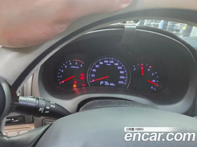 Kia Carnival 2014 thumb 8