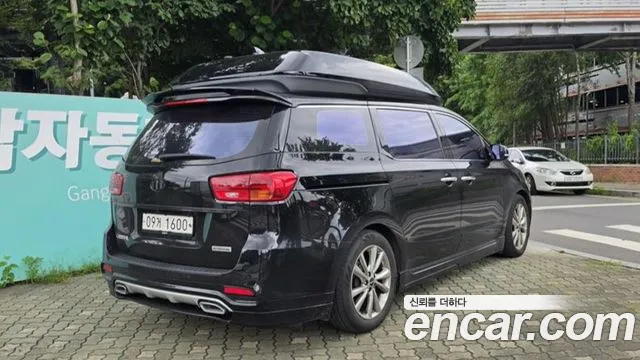 Kia Carnival 2019 thumb 2