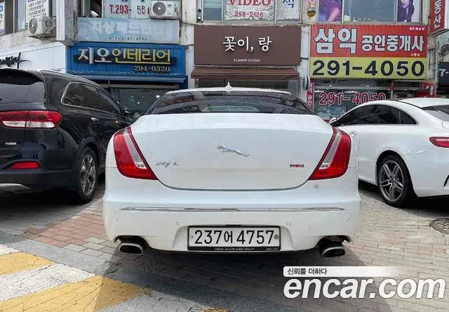 Jaguar XJ 2013 thumb 3