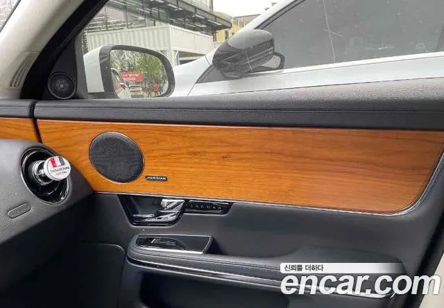 Jaguar XJ 2013 thumb 5
