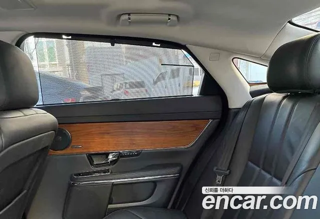 Jaguar XJ 2013 thumb 7