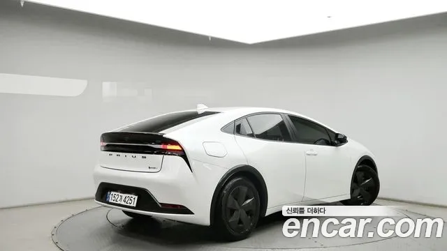 Toyota Prius 2023 thumb 4
