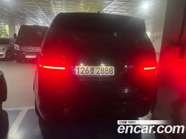 Land Rover Discovery 2023 thumb 2