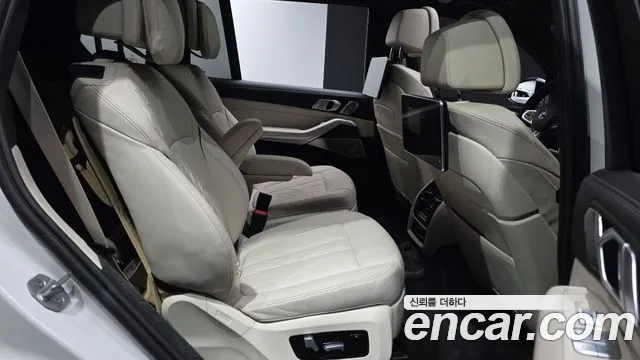 BMW X7 2021 thumb 11