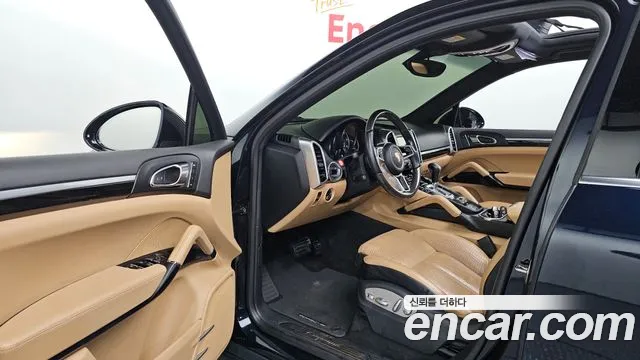 Porsche Cayenne 2016 thumb 10