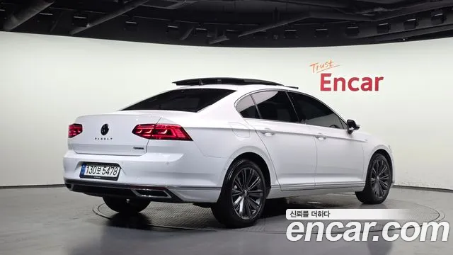 Volkswagen Passat (North America and China) 2021 thumb 2