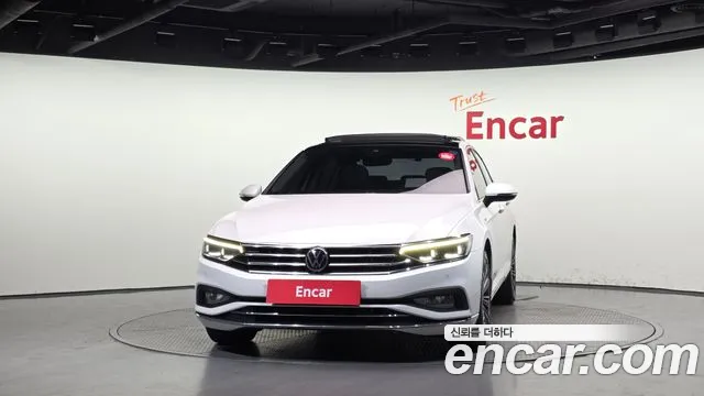 Volkswagen Passat (North America and China) 2021 thumb 3