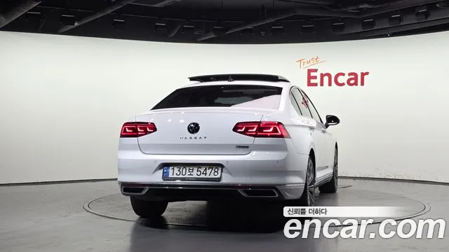 Volkswagen Passat (North America and China) 2021 thumb 4