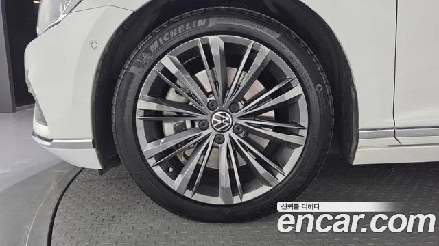 Volkswagen Passat (North America and China) 2021 thumb 5