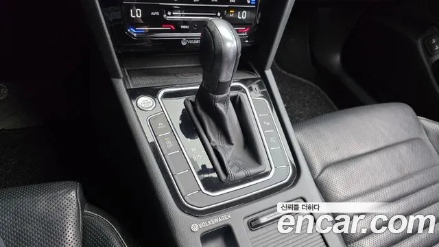 Volkswagen Passat (North America and China) 2021 thumb 9