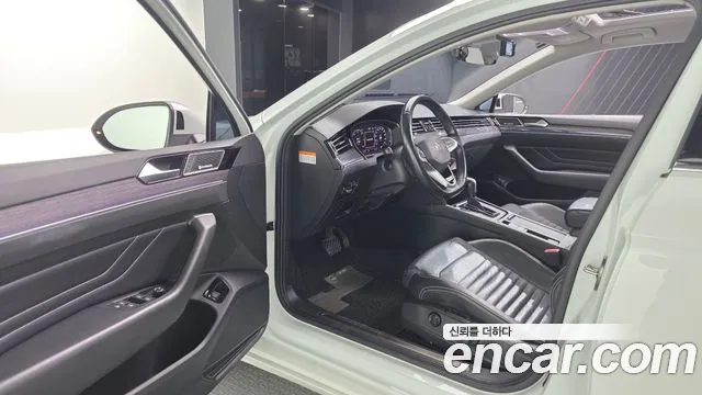 Volkswagen Passat (North America and China) 2021 thumb 10
