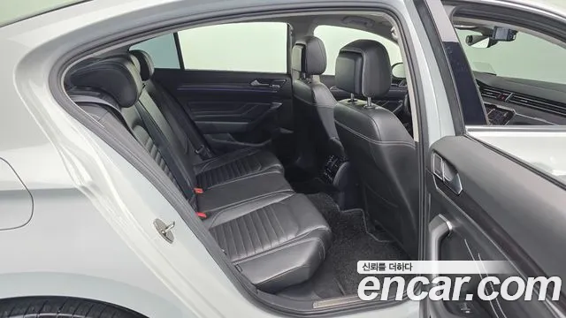 Volkswagen Passat (North America and China) 2021 thumb 12