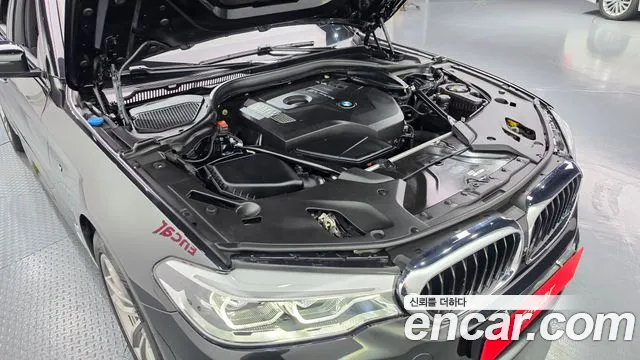 BMW 5-Series 2017 thumb 6