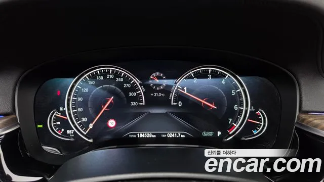 BMW 5-Series 2017 thumb 8