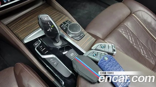 BMW 5-Series 2017 thumb 9