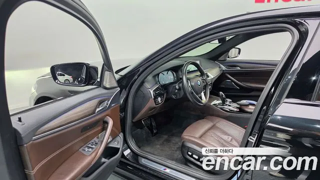 BMW 5-Series 2017 thumb 10