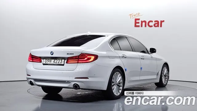 BMW 5-Series 2018 thumb 2