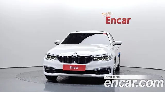 BMW 5-Series 2018 thumb 3