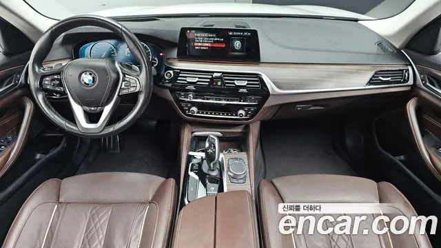 BMW 5-Series 2018 thumb 7