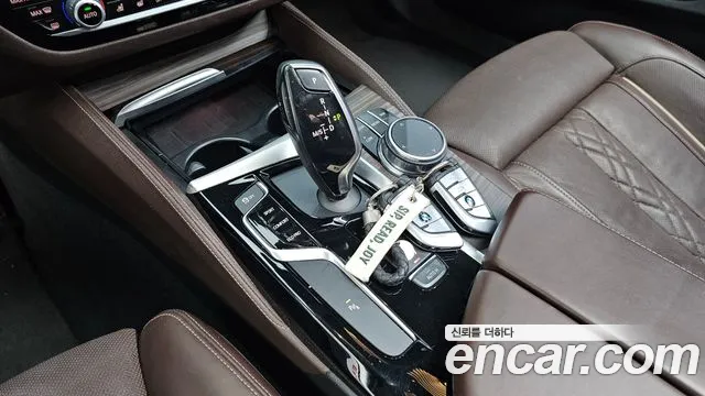 BMW 5-Series 2018 thumb 9