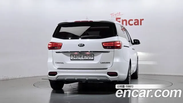 Kia Carnival 2019 thumb 4