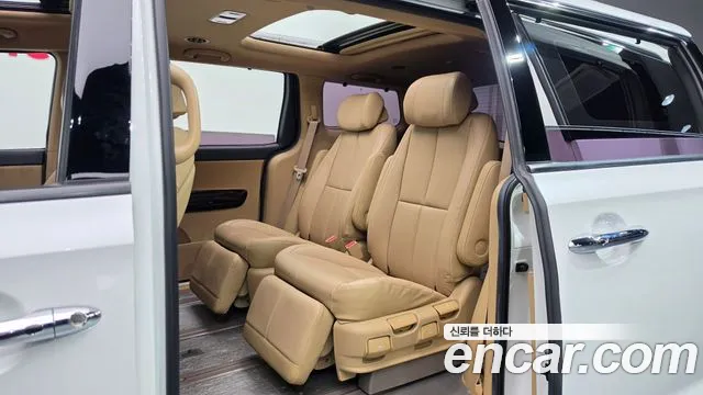 Kia Carnival 2019 thumb 11