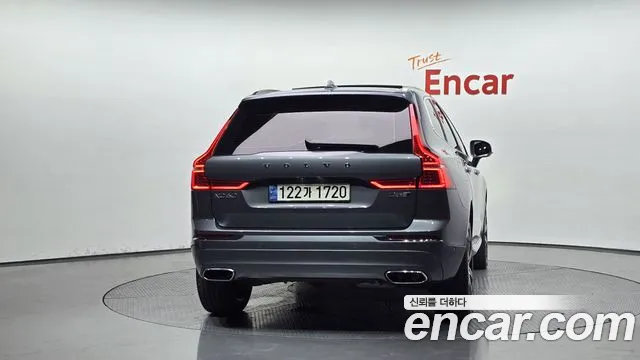 Volvo XC60 2019 thumb 3