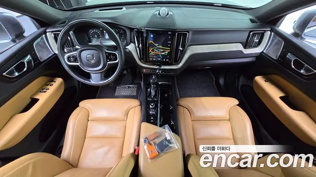 Volvo XC60 2019 thumb 6