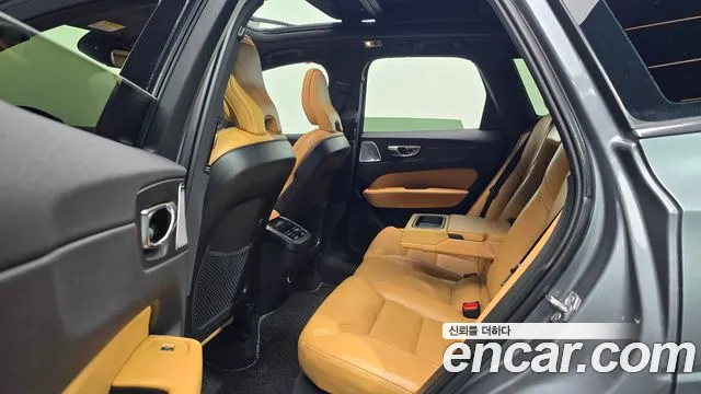 Volvo XC60 2019 thumb 11