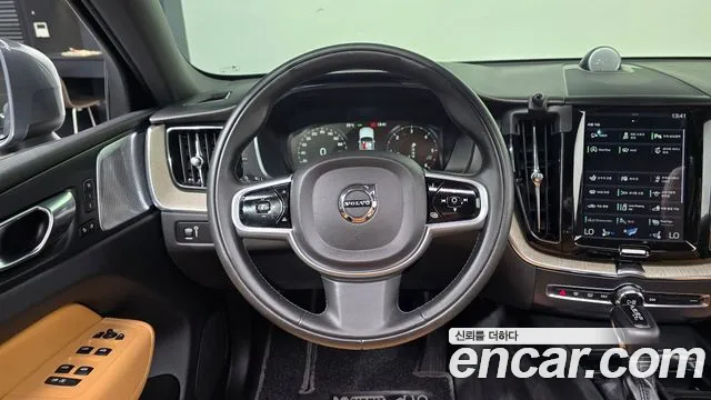 Volvo XC60 2019 thumb 12