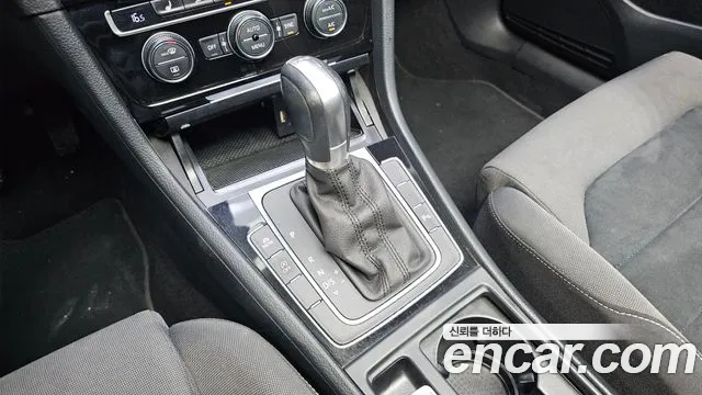 Volkswagen Golf Sportsvan 2015 thumb 9